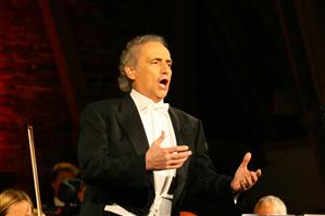 Faimosul tenor José Carreras concertează în premieră la Cluj
