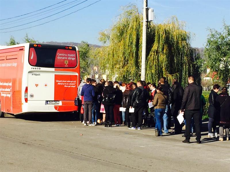 Clujenii au stat la coadă pentru a dona sânge