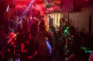 Un club clujean ia măsuri drastice: anulează evenimente şi limitează numărul de petrecăreţi