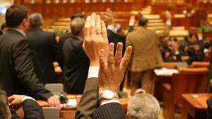 Proiectul privind pensiile speciale pentru aleşii locali, adoptat tacit de Camera Deputaţilor