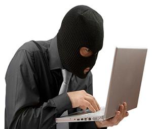 Furt la adăpostul întunericului: un hoţ şi-a riscat libertatea pentru un laptop