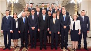 Membrii Guvernului Cioloş şi-au preluat mandatul în prezenţa lui Iohannis după ce au depus jurământul la Palatul Cotroceni