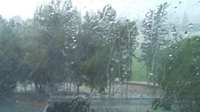 Informare meteo: vânt, ploi, ninsori şi polei, în toată ţara, până marţi noapte