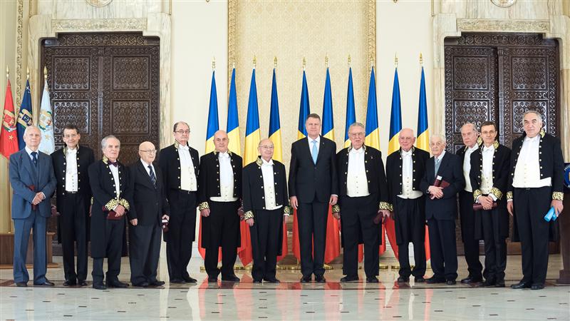 Rectorul UBB, decorat de președintele Klaus Johannis 