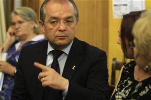 Emil Boc ar putea fi „faultat” de noile criterii de integritate din PNL