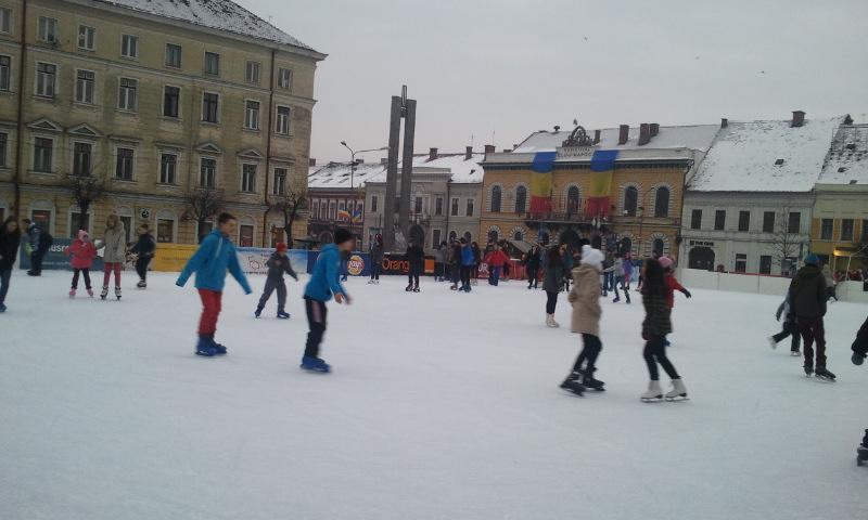 Intrare liberă pe patinoarul din Piaţa Unirii
