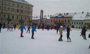 Intrare liberă pe patinoarul din Piaţa Unirii