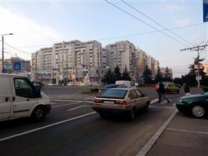 Pasaj suprateran vs. pasaj subteran. Idei pentru o intersecţie cu mii de maşini
