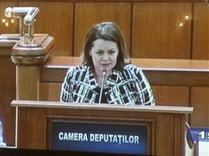 Legea antifumat iniţiată de Aurelia Cristea merge la promulgare