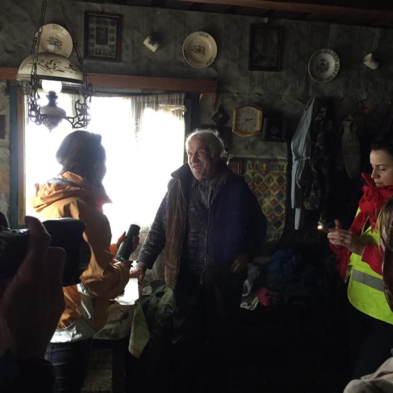 Crăciunul a venit mai repede pentru locuitorii cătunelor izolate 