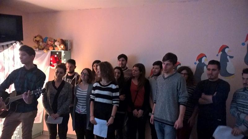 Gest umanitar în prag de Crăciun. Studenţii OSUBB au venit în ajutorul copiilor cu dizabilităţi