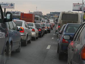 Poliția recomandă rute alternative celor care se întorc cu mașina de la revelion