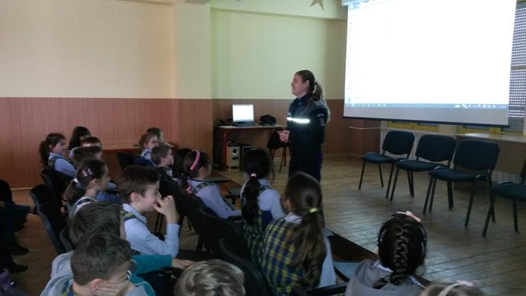 Poliţiştii clujeni, implicaţi într-un proiect naţional destinat elevilor de clasa I