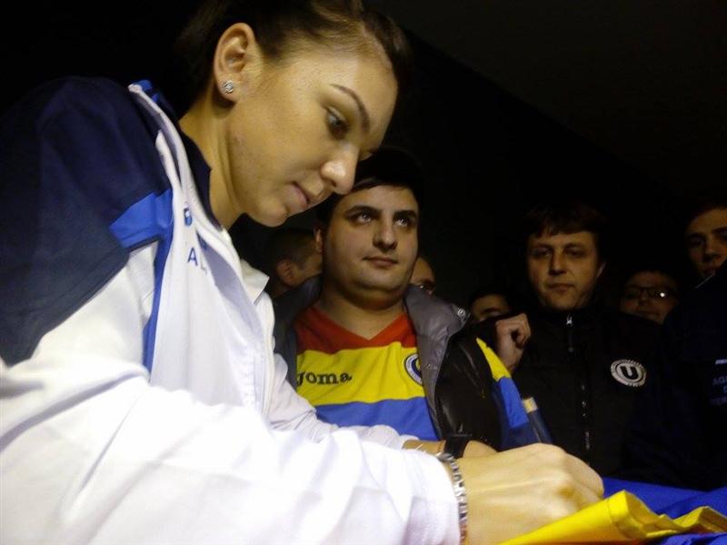 Halepmania, la Cluj. Vedeta din tenis a dat autografe până a obosit GALERIE FOTO