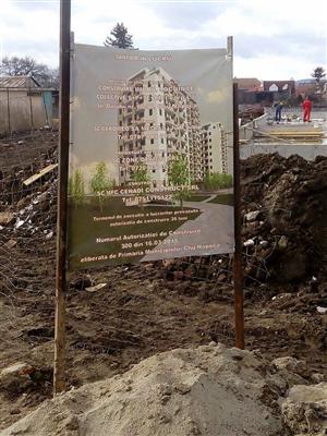 Blocul căruia îi cad tavanele. 