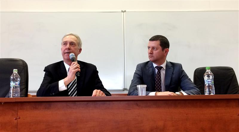 Ambasadorul SUA, la Cluj: corupţia e otravă, lupta împotriva ei nu are sfârşit. Ce resurse sunt puse la dispoziţia României 