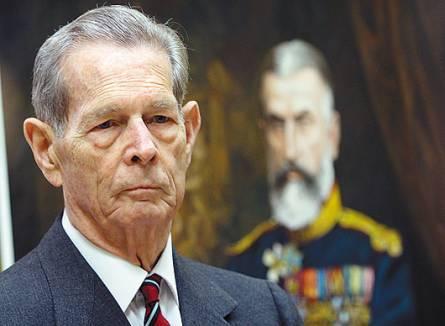 Regele Mihai a decis să se retragă din viaţa publică