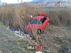 Două persoane, grav rănite după ce s-au rostogolit cu maşina: una era în comă