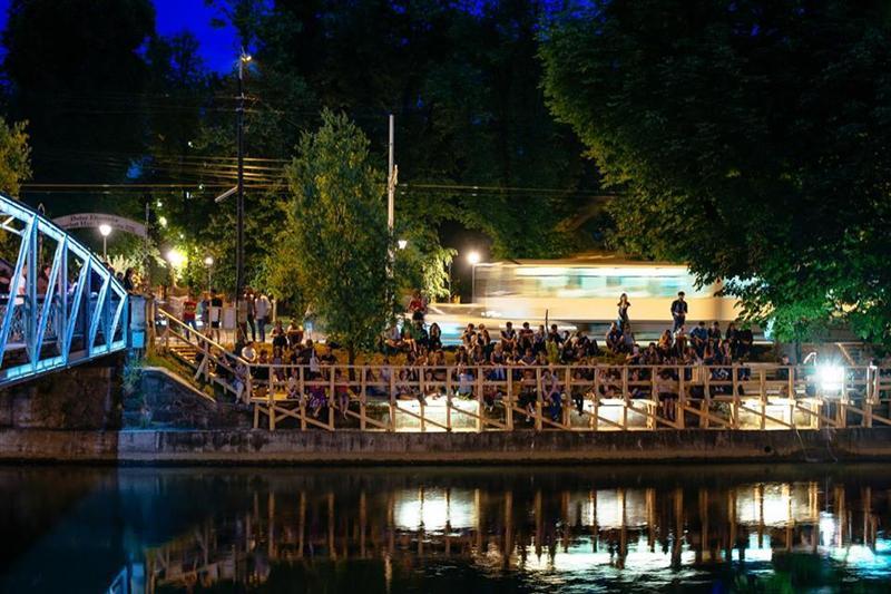 Planuri pentru Someș. Instalație temporară, loc de întâlnire între organizatorii Someș Delivery și clujenii vecini cu râul