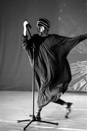 Noi producții de dans contemporan și un laborator de cercetare în artele performative, la Fabrica de Pensule din Cluj