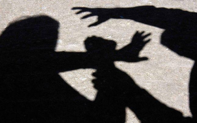 Şi hoţ şi tâlhar: încolţit de una din victime, a atacat-o cu spray lacrimogen