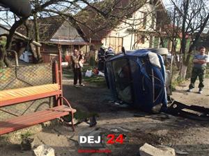 Accident la Fundătura: un autoturism s-a răsturnat în curtea unor localnici