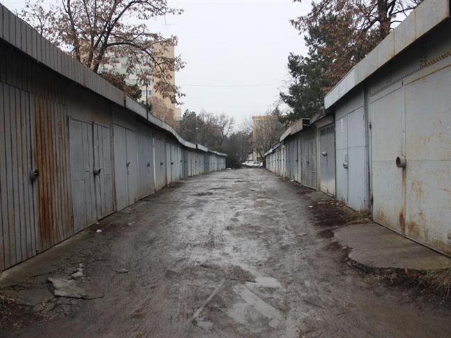 Bărbat, prins la furat dintr-un garaj, la adăpostul întunericului