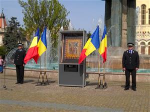 Drapelul de luptă al lui Avram Iancu a ajuns la Cluj, în piaţa ce poartă numele revoluţionarului FOTO 