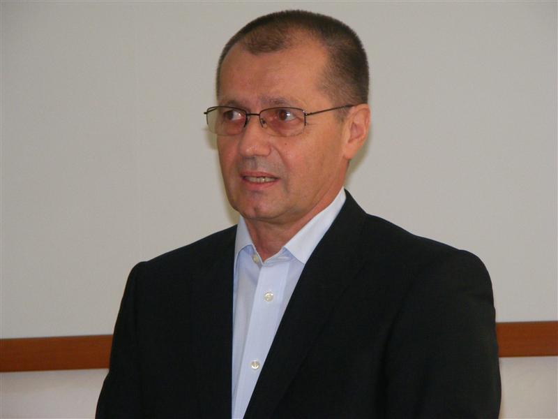 Se înmulţesc peţitorii lui Buzoianu. Se coace o coaliţie anti-Boc?