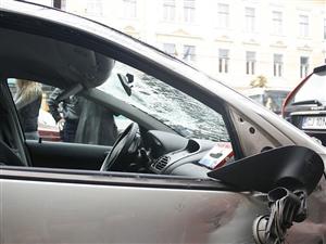 Cum a reuşit să blocheze un şofer vitezoman ambele sensuri de circulaţie ale unei şosele