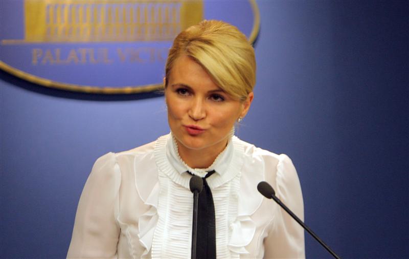 Andreea Paul vrea să crească copiii ţării cu banii 