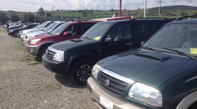 Cluj: patru persoane înjunghiate într-un scandal în târgul de maşini