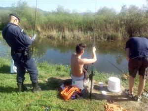 Cinci pescari, amendaţi pentru braconaj piscicol