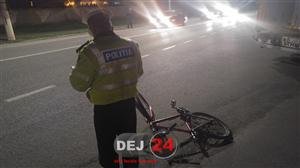 Biciclist băut, lovit în plin de un autoturism. A sărit în faţa maşinii