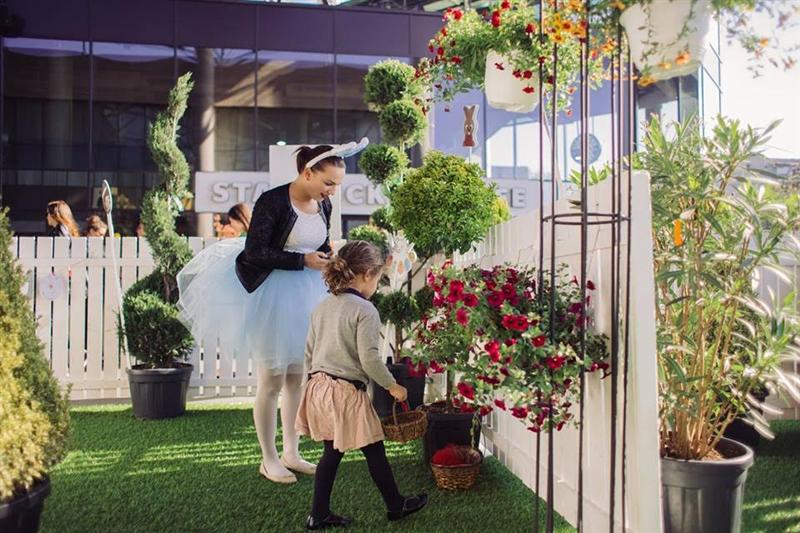 1.000 de copii s-au distrat în „Labirintul Oiţelor Vesele”, de la Iulius Mall Cluj. O fetiţă a fost premiată cu un ou de ciocolată, de 8 kg (P)