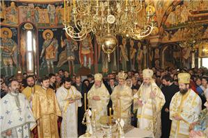 Camera Deputaţilor: Preoţii pot fi verificaţi dacă au colaborat cu Securitatea, fără solicitarea Bisericii