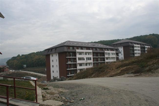 O stradă privată DISTRUSĂ trece la primărie. Cel puţin 3,1 milioane de lei costă reparaţiile
