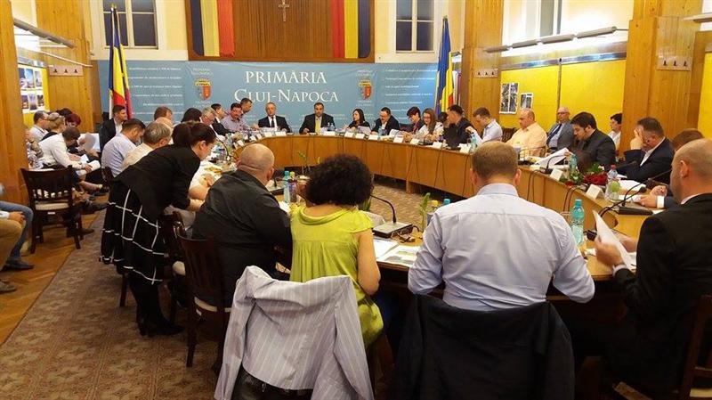Blocurile între case de pe Aiudului mai așteaptă. Vecinii au primit vestea cu aplauze