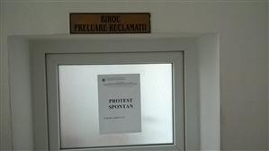 Protest spontan la Protecţia Consumatorilor