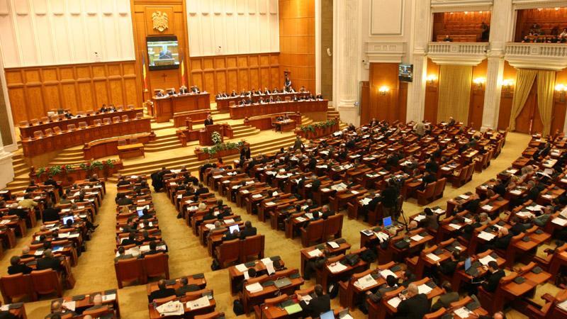 Senatul a respins reexaminarea Statutului aleşilor locali. Primarii şi parlamentarii nu-şi pierd mandatul în cazul unei condamnări cu suspendare
