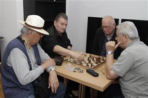 Mai puţini pensionari în România. Cât este pensia medie