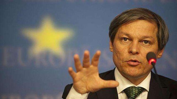 Premierul Cioloş: Guvernul a sesizat din nou la CCR legea privind pensiile aleşilor locali 