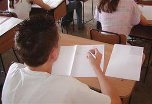 Protest la Ministerul Educaţiei după controversele de la testul de matematică