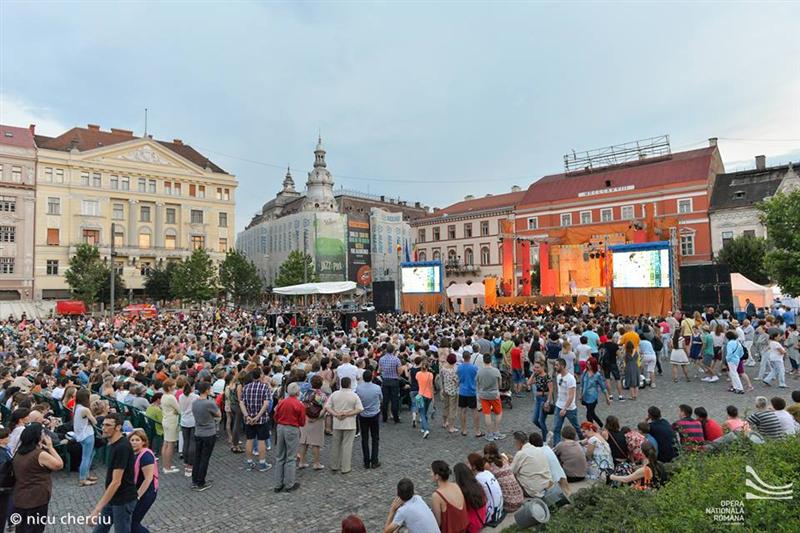 5.000 de clujeni la Nabucco, în Piaţa Unirii FOTO