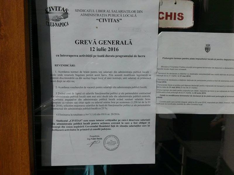 800 de angajaţi ai Primăriei Cluj, în grevă FOTO