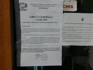 800 de angajaţi ai Primăriei Cluj, în grevă FOTO