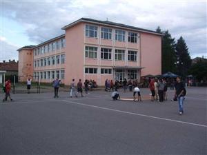 Vacanţă în curtea şcolii. Reguli de acces