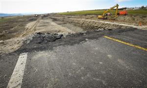 Ministrul Transporturilor, la Cunţa - Sălişte. Sectorul de autostradă este reconstruit de clujeni