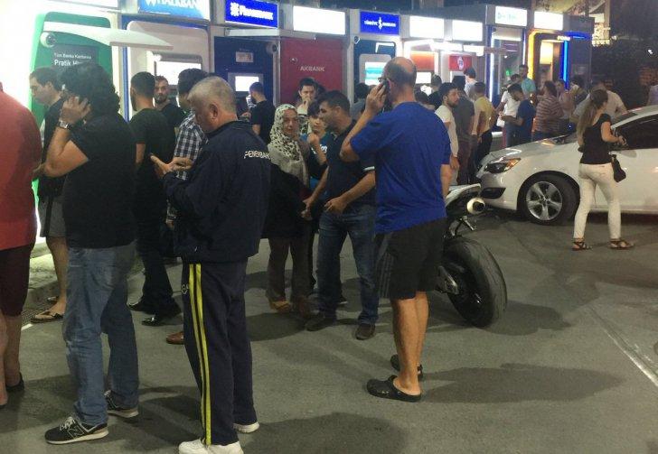 LOVITURĂ DE STAT ÎN TURCIA. Cozi uriașe la bancomate, în plină noapte