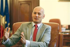 Viceguvernatorul BNR Bogdan Olteanu, reţinut de DNA pentru trafic de influenţă
